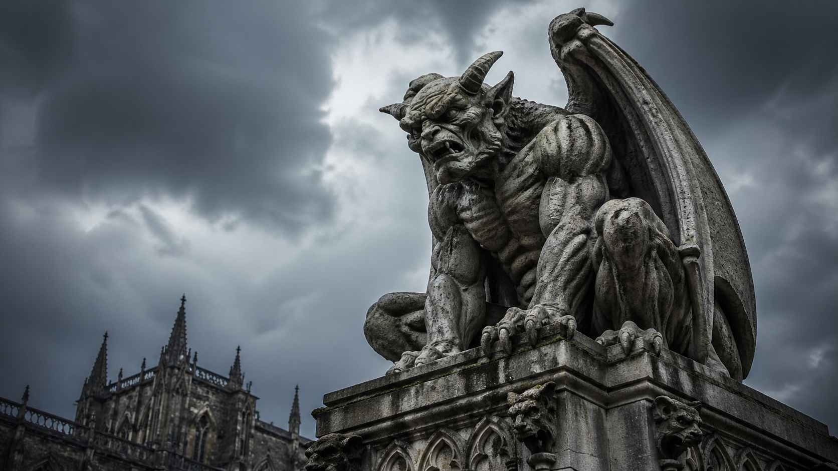 Najsłynniejsze posągi gargulców – kamienne bestie, które patrzą z wysokości