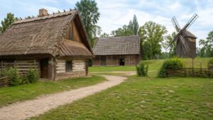 Majówka w Skansenie Kurpiowskim w Nowogrodzie – trzy dni z tradycją, rzemiosłem i naturą