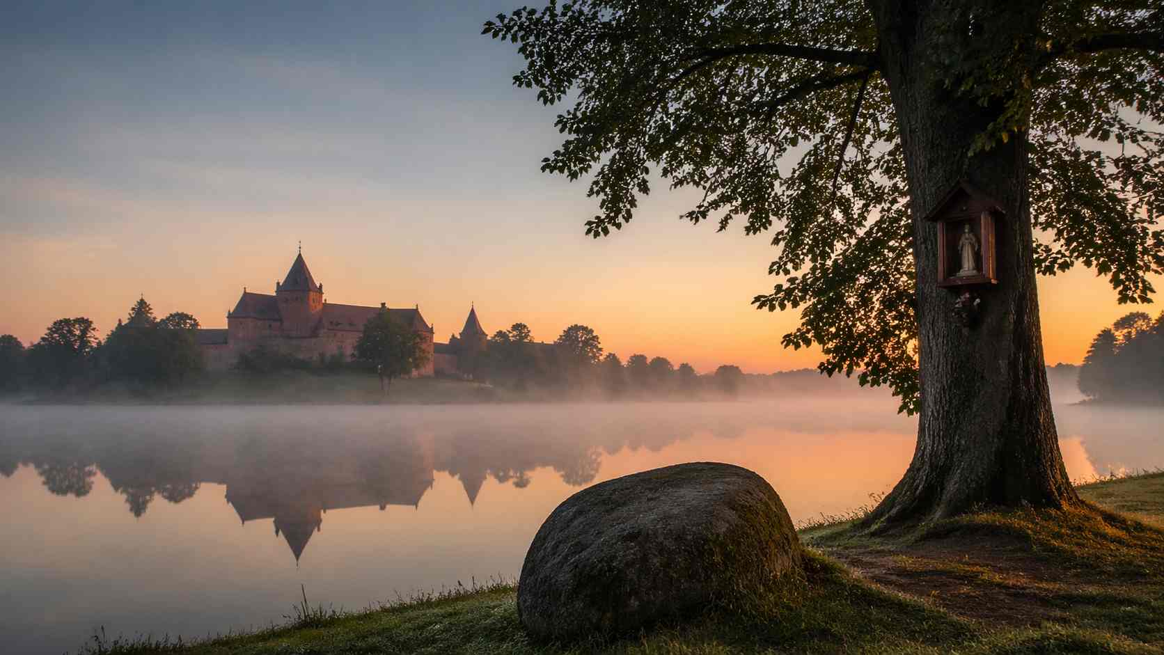 Warmia, gdzie jeziora pamiętają, a zamki słuchają – najciekawsze legendy pogranicza