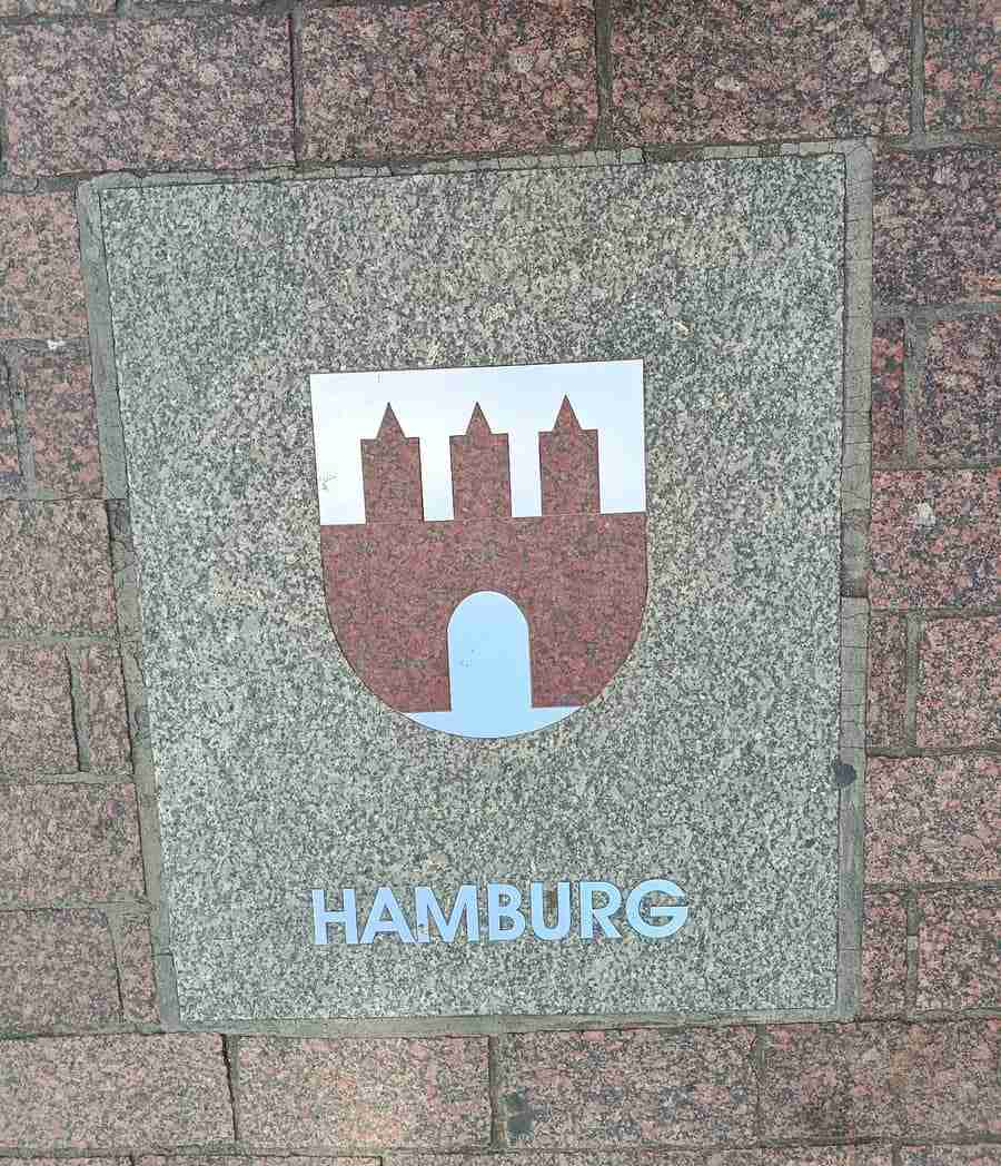 Herb Hamburga należy do zespołu znaków upamiętniających dawnych partnerów handlowych Torunia