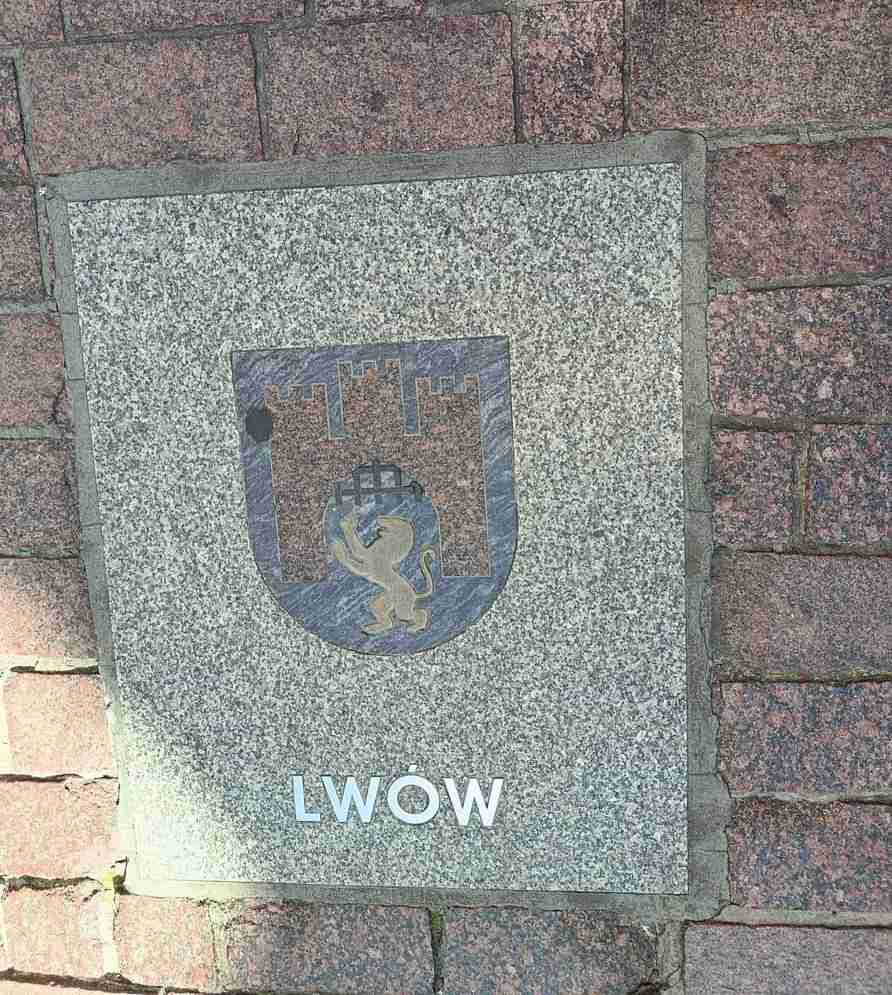 Herb Lwowa w toruńskim bruku przypomina o kontaktach miejscowych kupców z Rusią