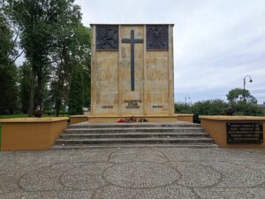 Mauzoleum w Tucholi. Zbrodnia w Rudzkim Moście i proces po latach
